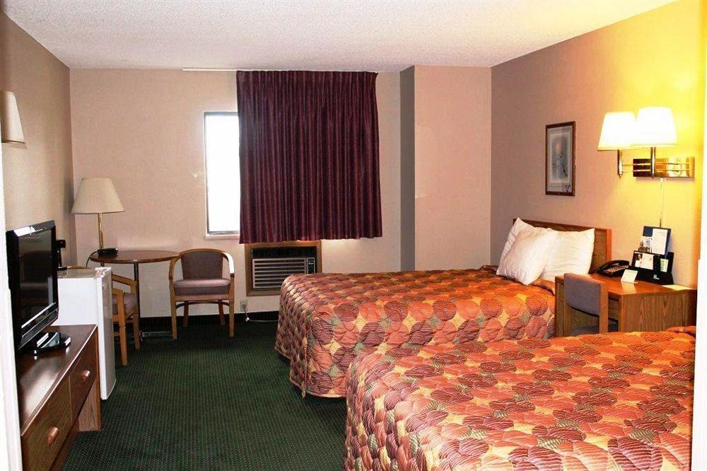 Boarders & By Cobblestone - Hotel Broken Bow